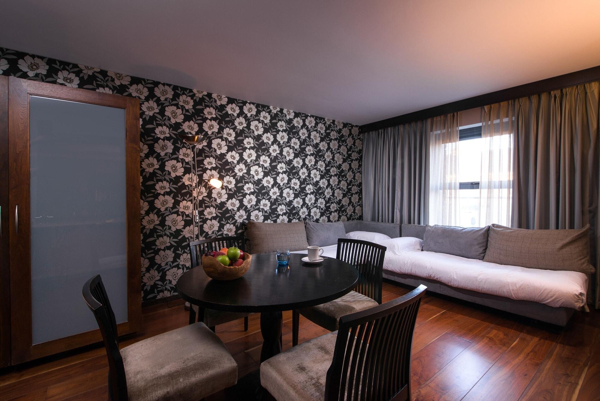 The Twelve Hotel Barna  Exterior foto
